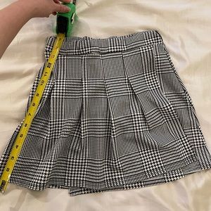 CHECKED PLAID PLEATED SKIRT NWT